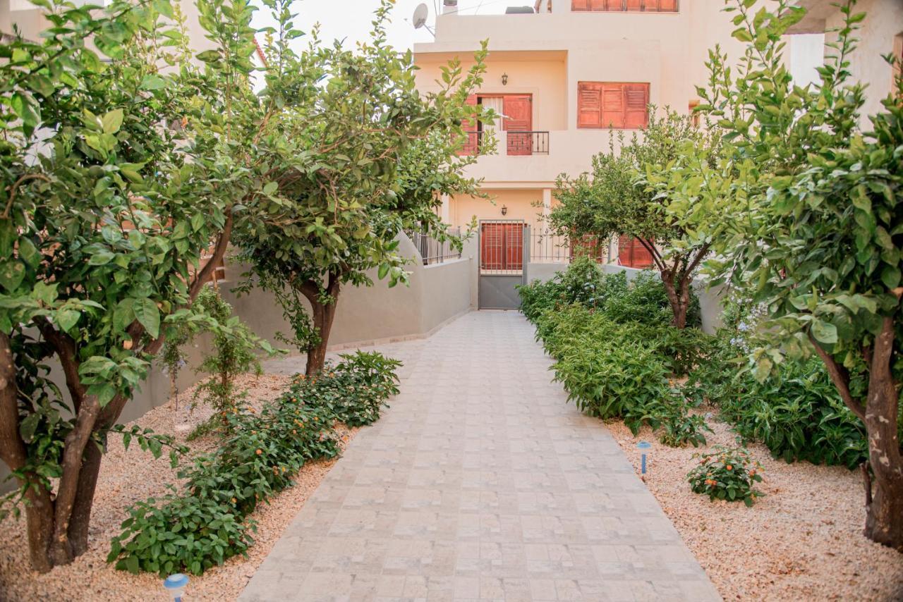Athina Secret Apartments Adults Only Ираклио Екстериор снимка